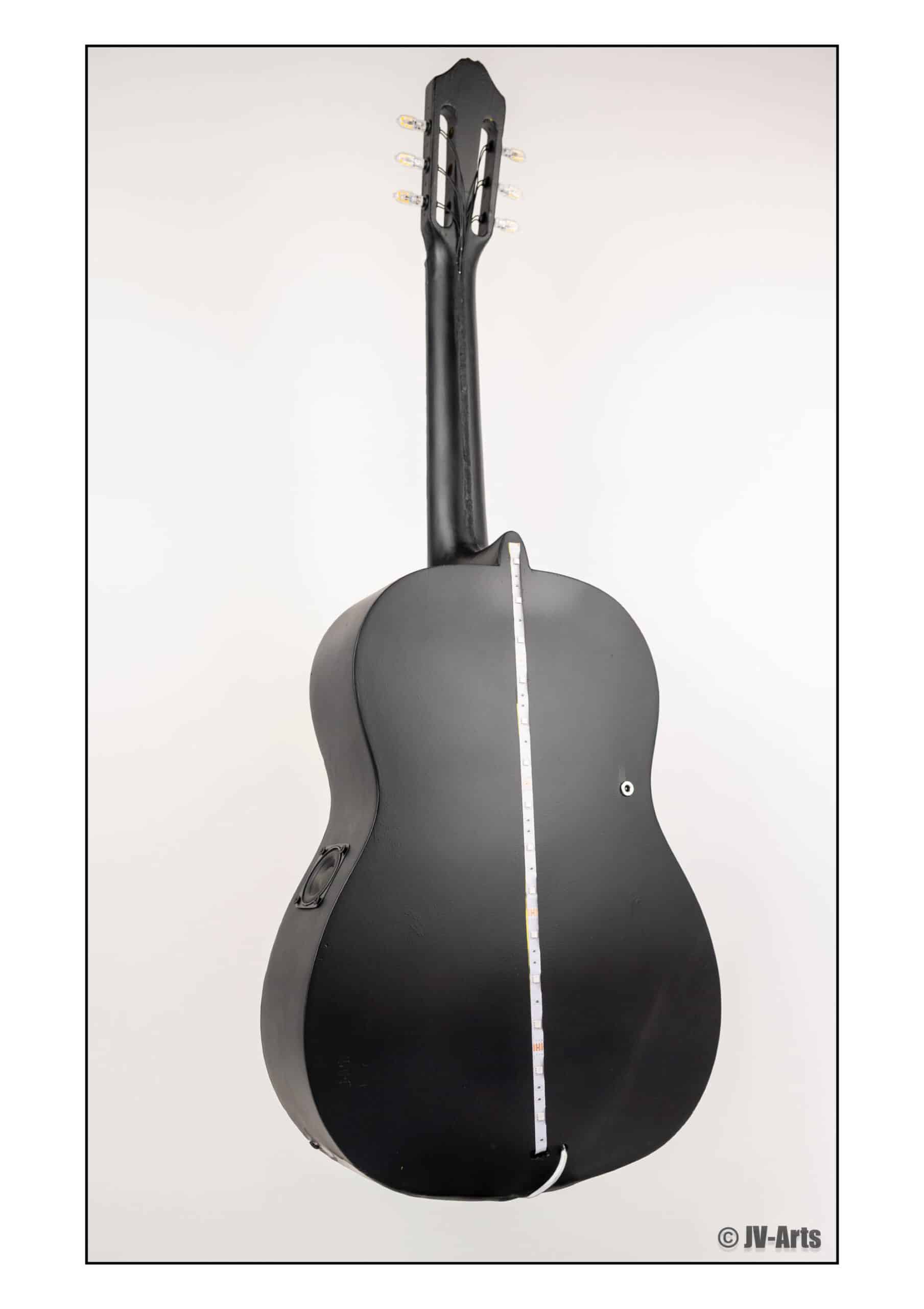 04 Guitare décorée "Bob Marley" avec éclairage Led et enceintes Bluetooth – Image 3