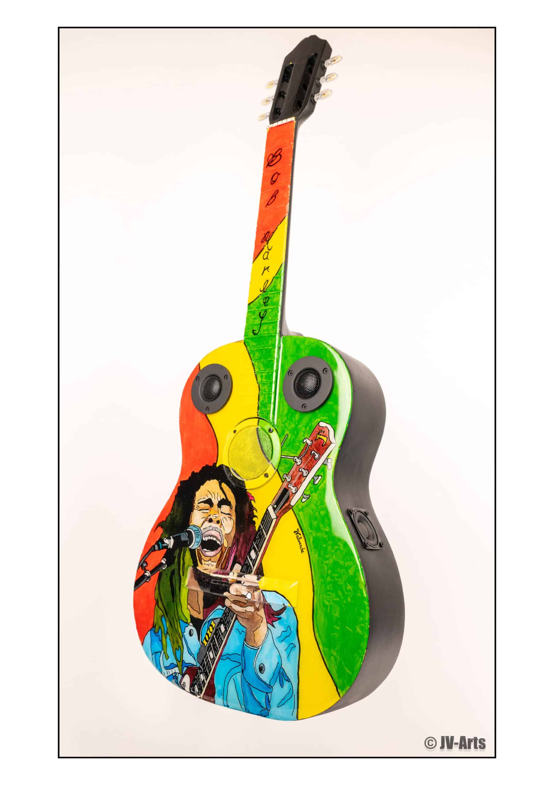 04 Guitare décorée "Bob Marley" avec éclairage Led et enceintes Bluetooth – Image 2