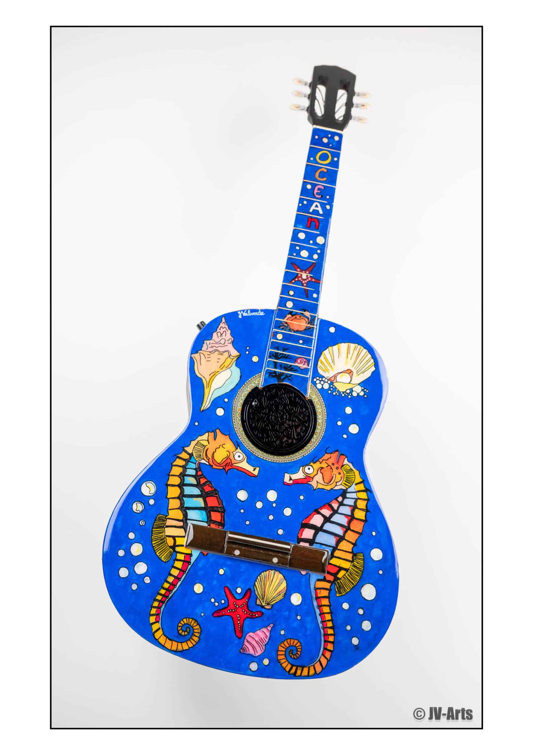 11 Guitare décorée "Hippocampes" avec éclairage Led et enceintes Bluetooth