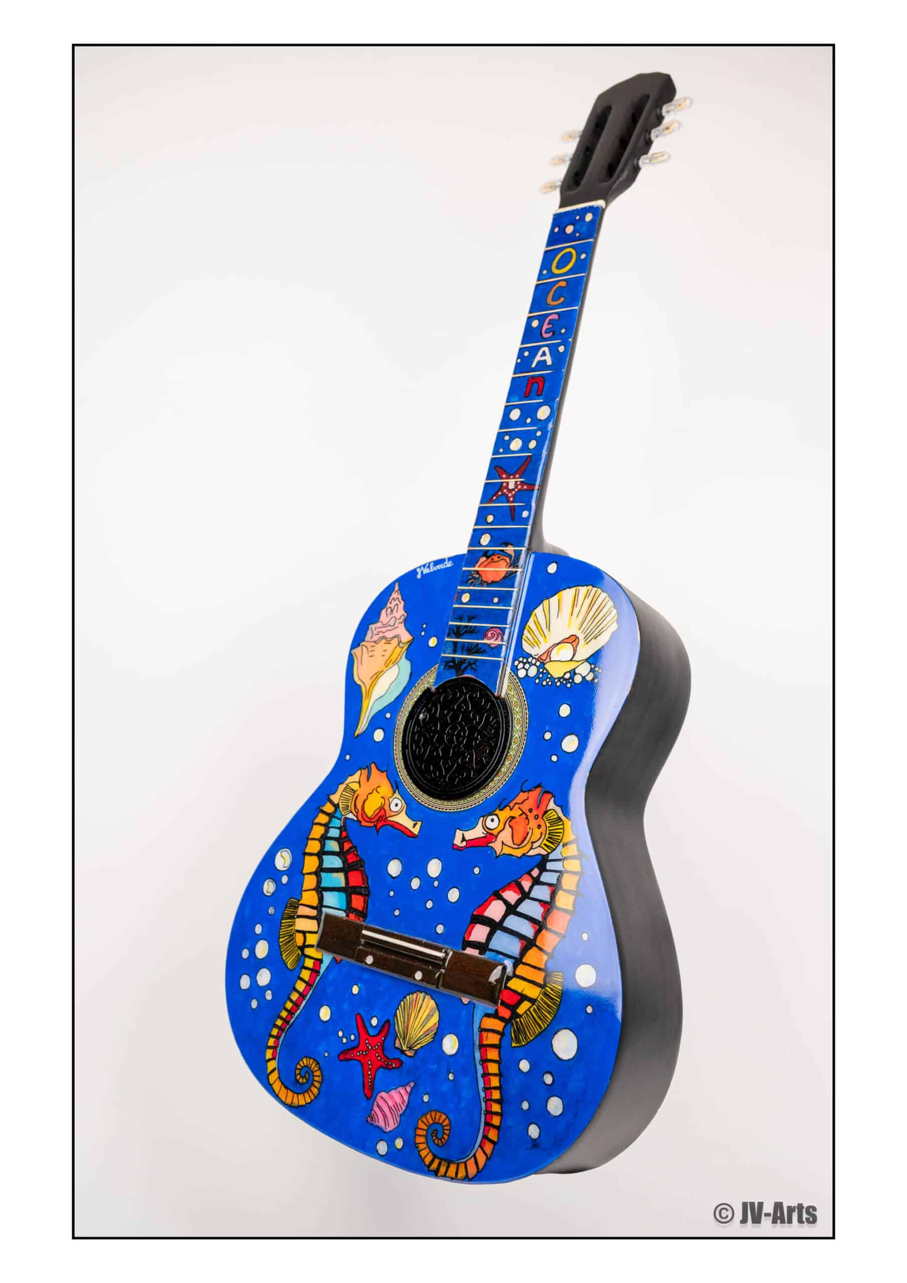 11 Guitare décorée "Hippocampes" avec éclairage Led et enceintes Bluetooth – Image 2