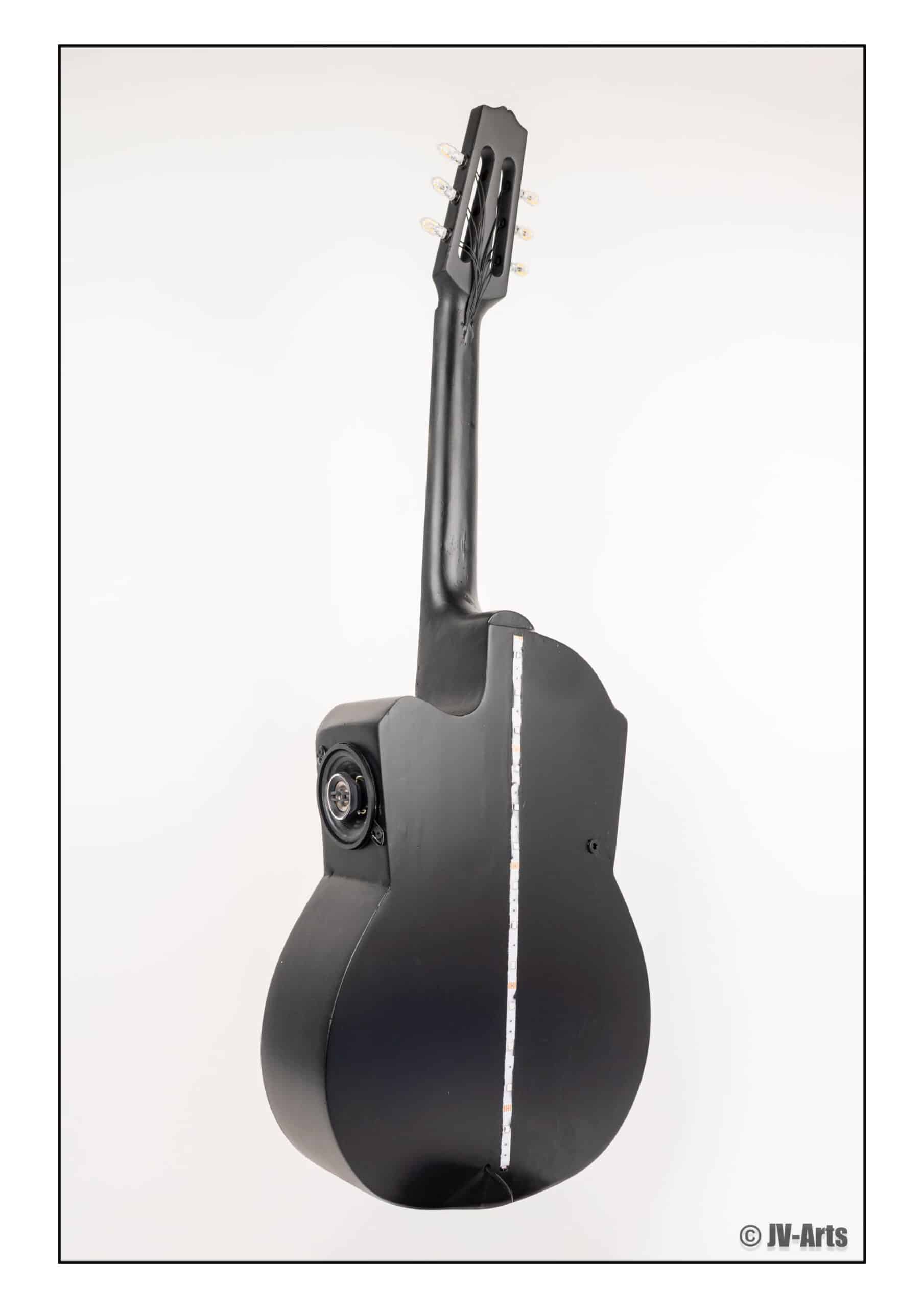 03 Guitare décorée "Jimi Hendrix" avec éclairage Led et enceintes Bluetooth – Image 3