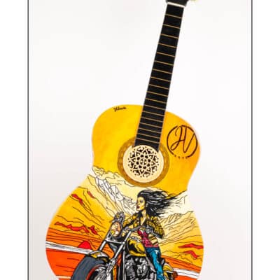 06 Guitare décorée "Motard dans le désert" avec éclairage Led et enceintes Bluetooth