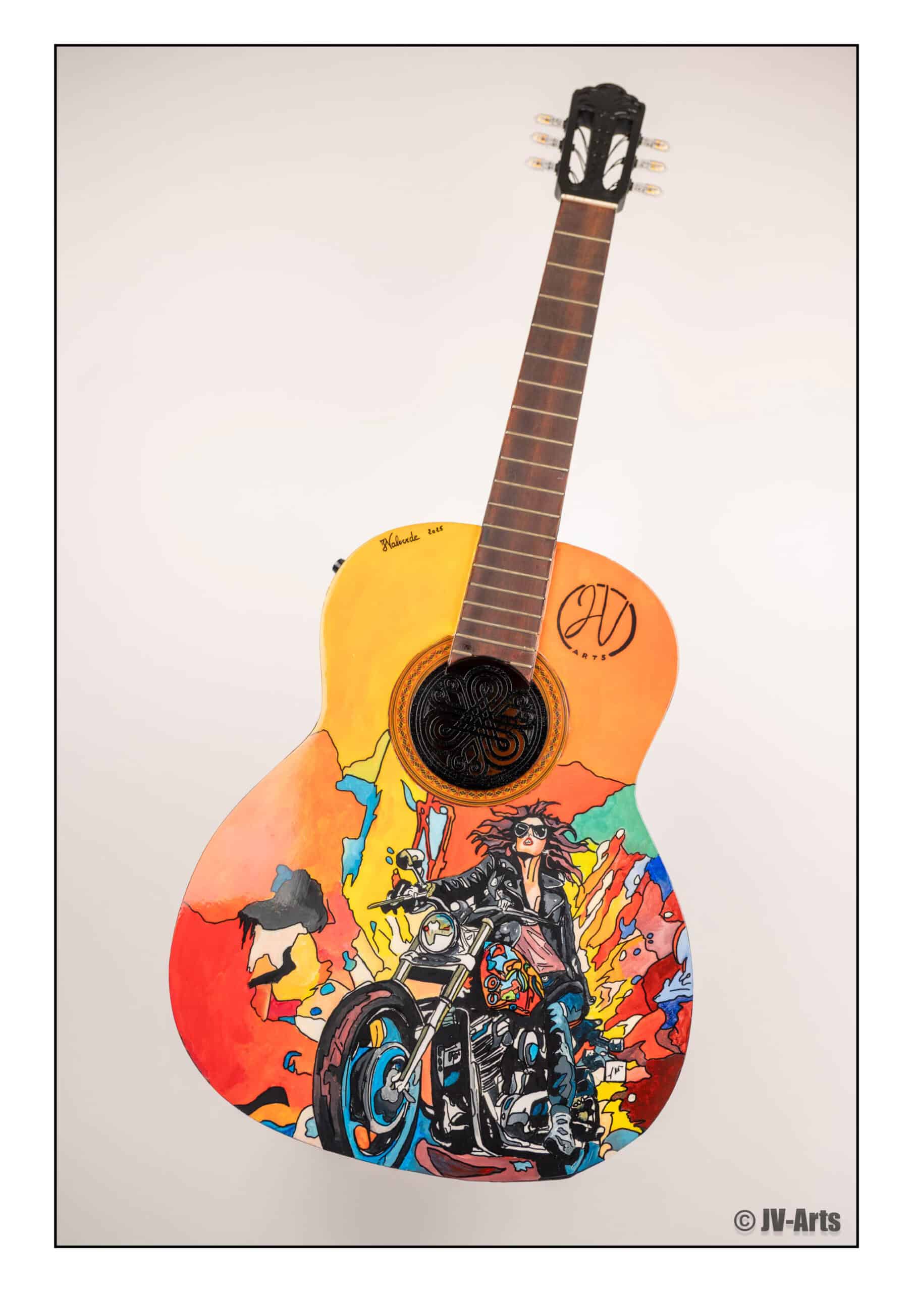 05 Guitare décorée "Motard explosion" avec éclairage Led et enceintes Bluetooth