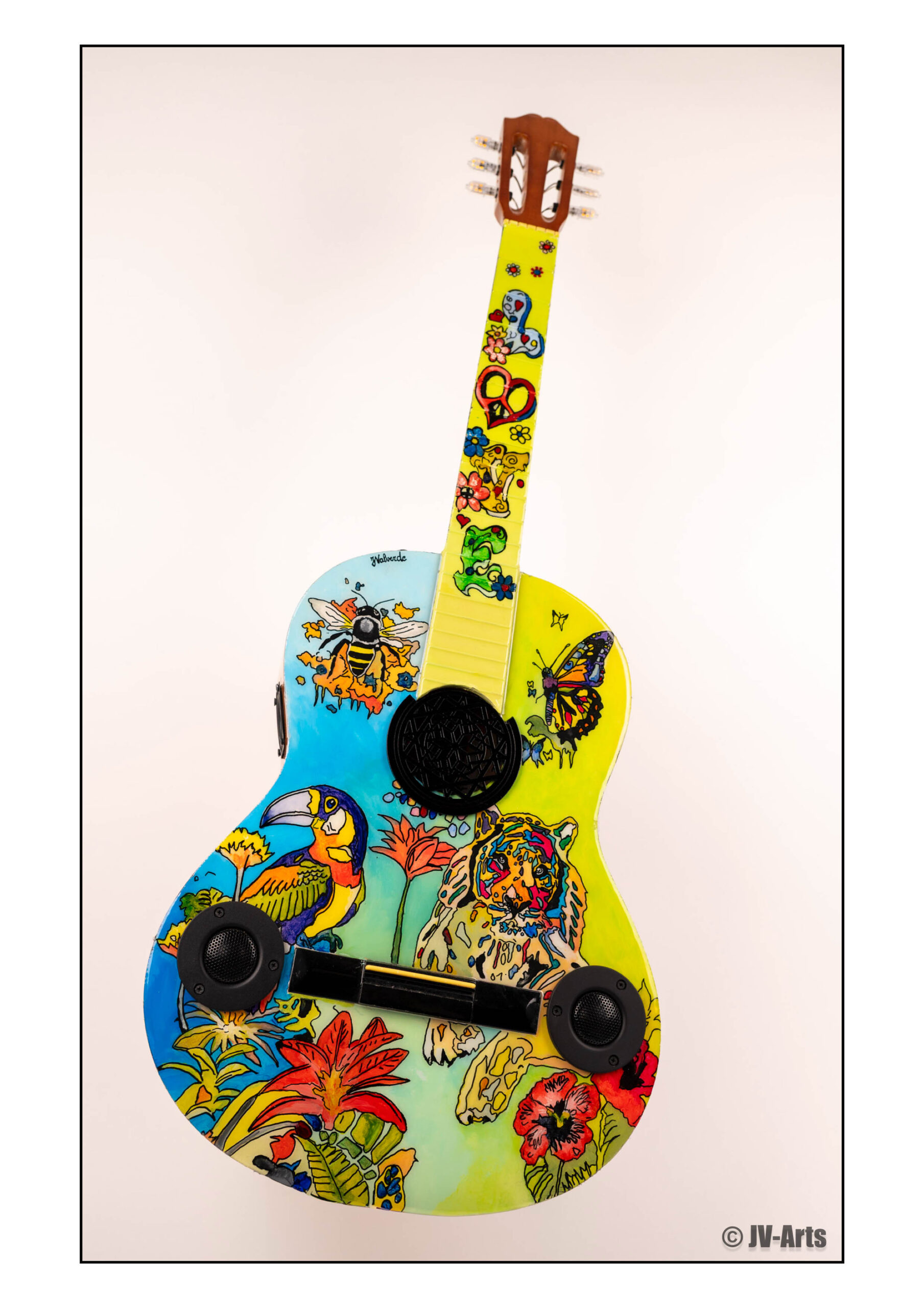 10 Guitare décorée "Tigre" avec éclairage Led et enceintes Bluetooth