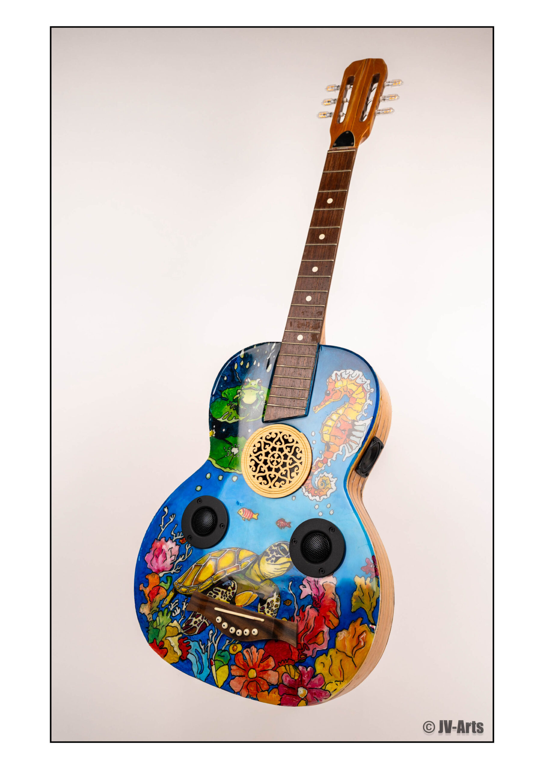 09 Guitare décorée "Tortue" avec éclairage Led et enceintes Bluetooth – Image 2