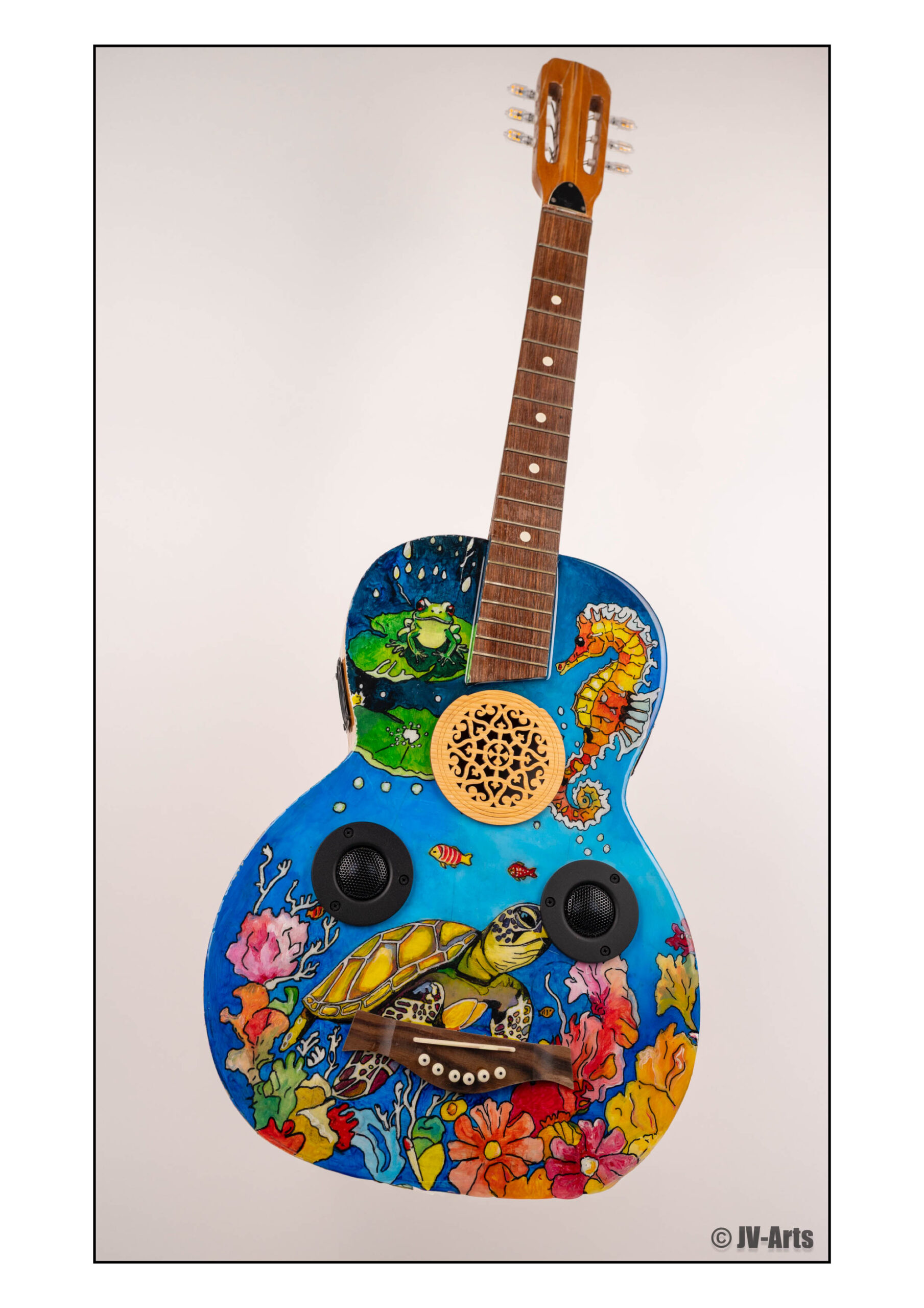 09 Guitare décorée "Tortue" avec éclairage Led et enceintes Bluetooth